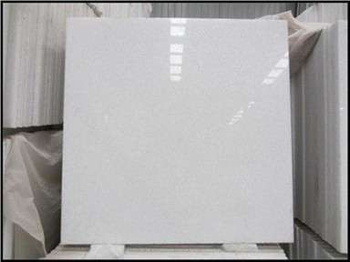 Δάπεδο από καθαρό λευκό μάρμαρο