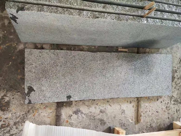 Γκρι πλακίδιο βασάλτη